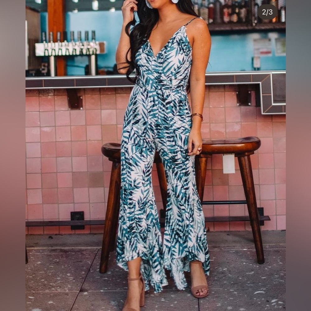 NWT Olivaceous Leaf-Print Tropical Navy and White Wide-Leg Jumpsuit with slit